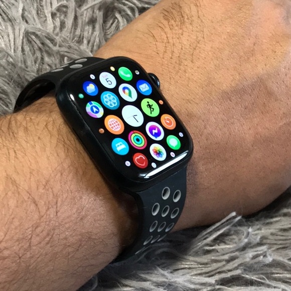 Apple Watch Series 5 40mm - Picture 2 of 2